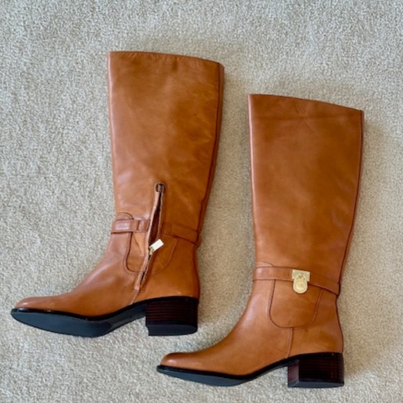 NWOT WOMEN'S MICHAEL KORS HAMILTON RIDING LIGHT BROWN LEATHER BOOT, SIZE: 9M - Picture 1 of 10